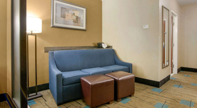 Двухместный люкс Comfort Suites near MCAS Beaufort
