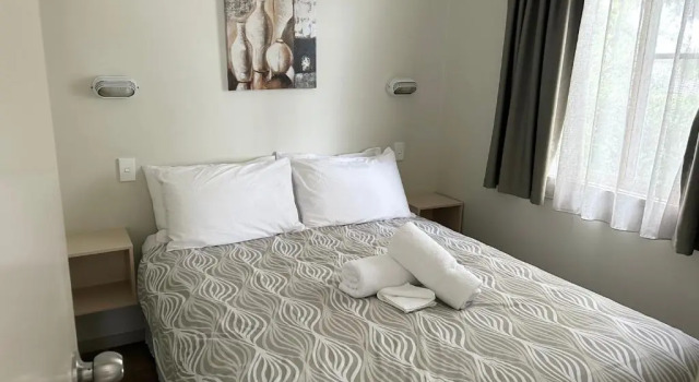 Вилла с 2 комнатами Tenterfield Lodge Caravan Park