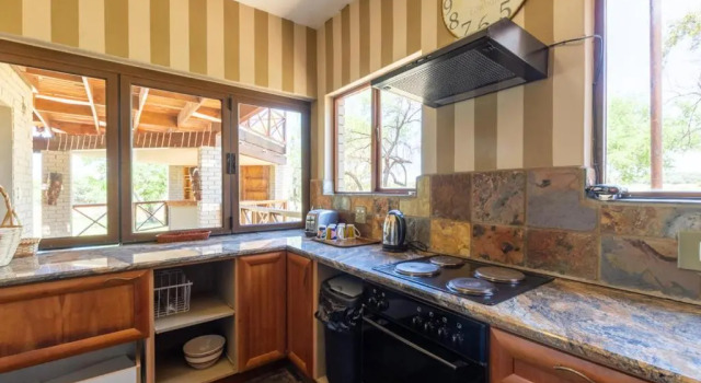 Коттедж Kareefontein 8 Bedroom Lodge IKH1