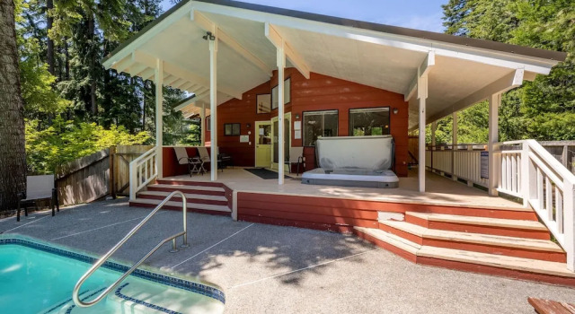 Maple Leaf Lodge 3 Bedroom Home by NW Comfy Cabins by RedAwning, Rezervovat Hotel Telma Spojené státy americké
