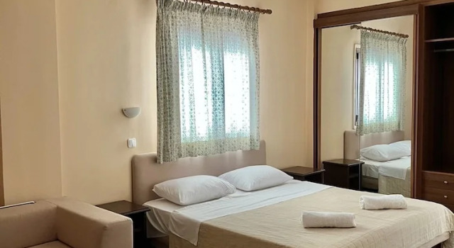 Четырёхместный номер Standard с балконом Saint George Hotel