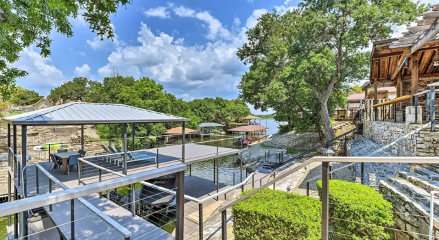 Коттедж с 4 комнатами с балконом Luxury Granbury Home w/ Private Boat Dock!