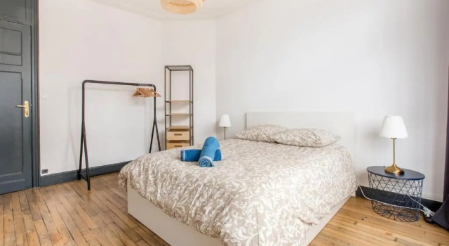 Appartement 70m2 - plein centre, Забронировать Апартаменты/квартира Отели Лилля с парковкой, рядом с Chambre de Commerce, Парковка