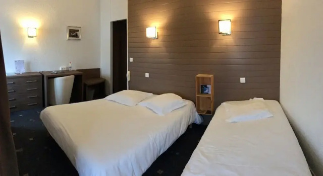 Трёхместный номер Standard Hôtel Restaurant de lEcu