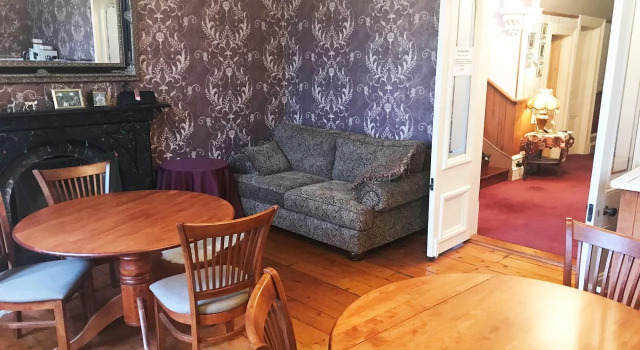 Hulmes Court Bed And Breakfast