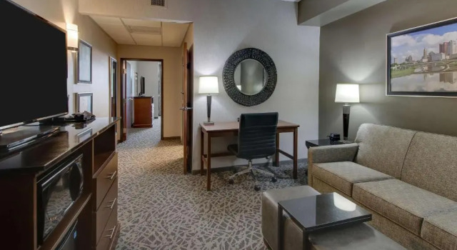 Люкс Drury Inn & Suites Columbus Polaris