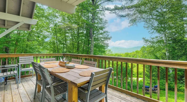 Коттедж Cozy Vermont Escape w/ Deck, Near Skiing!