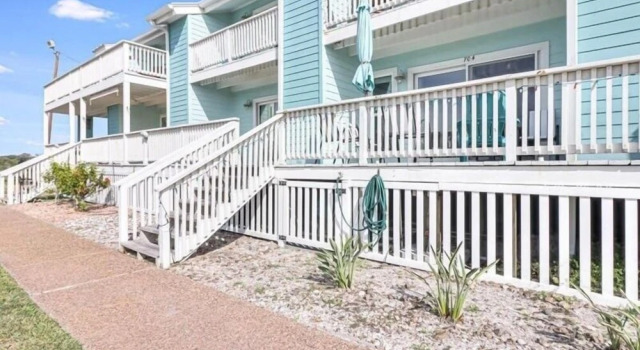 Sunset Breeze 3 Bedroom Condo by RedAwning