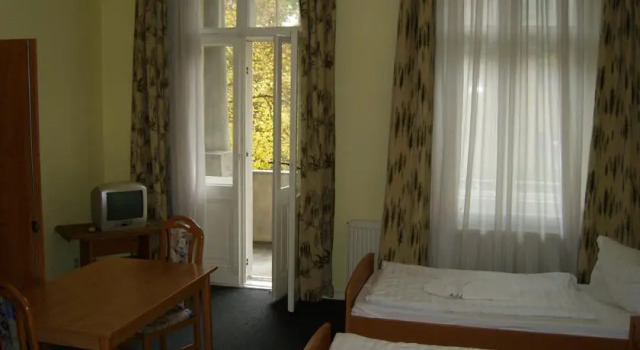 Pension am Tierpark, Reservar Hotel Lichtenberg Berlim, perto de Tierpark Underground Station
