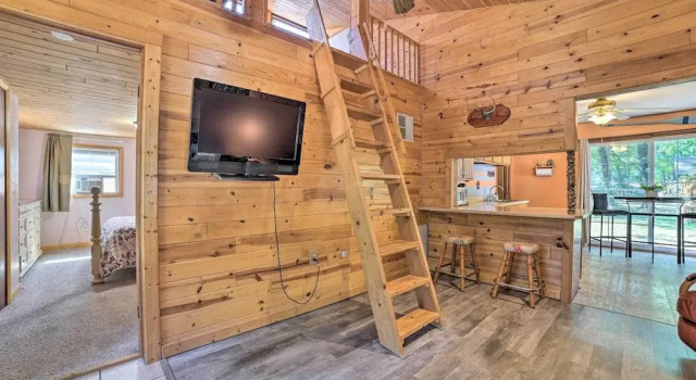 Коттедж Charming Houghton Lake Cottage w/ Backyard!