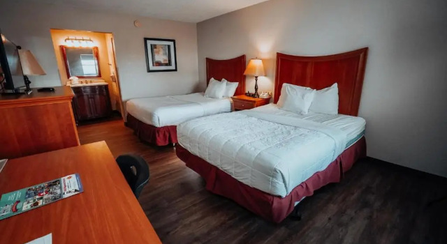 Четырёхместный номер Standard Lamplighter Inn & Suites - North