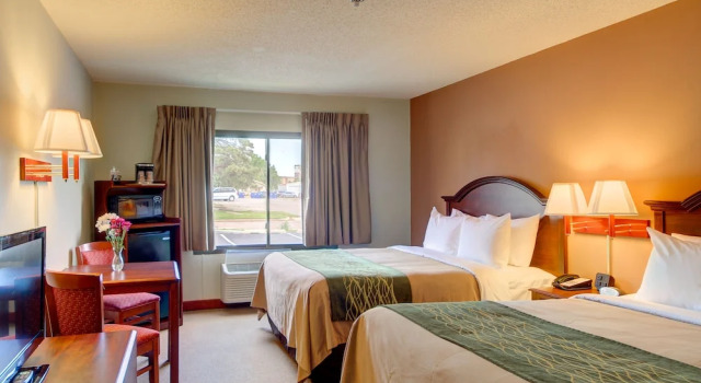 Четырёхместный номер Standard Western Inn and Suites