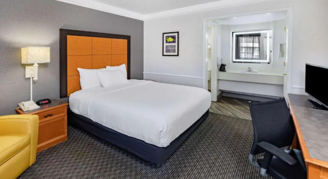 Номер Standard La Quinta Inn by Wyndham Laredo I-35