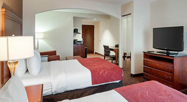 Номер Standard Comfort Suites Dulles Airport