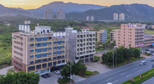 Yulang Tourism Business Hotel (Heyuan Gaopugang Branch), Boek Hotel Hotels in Guangdong met parkeren, Parkeren