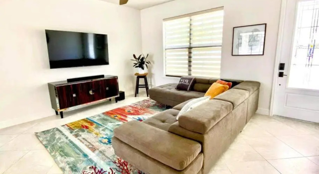 Blue Door Retreat - Luxury Pool Home - sleeps 8