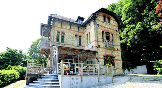 A Beautiful Art Nouveau House With an Enormous Garden, Prenota Casa vacanze Flobecq 