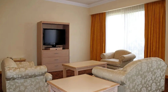 Четырёхместный люкс с видом на сад Holiday Inn La Piedad by IHG