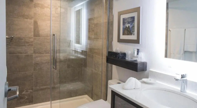 Двухместный номер Standard Crowne Plaza Fredericton Lord Beaverbrook by IHG