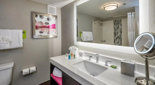 Четырёхместный номер Premium Radisson Hotel Oakland Airport