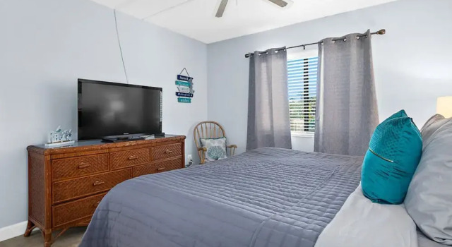 Spacious 2BR Resort Condo Beach, Hot Tubs & Family-friendly Fun