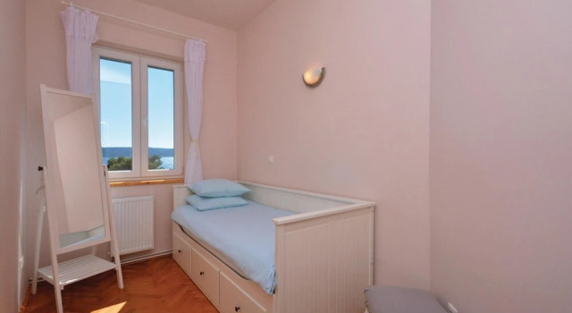Beautiful Home in Split With Wifi and 3 Bedrooms, Prenota Hotel Splitska 