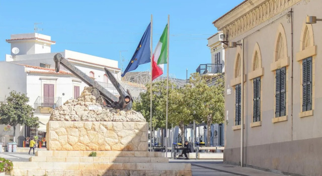 Amazing Apartment in Marina di Ragusa With Wifi and 3 Bedrooms, Book Apartment Hotels in Sicily with Parking, Parking