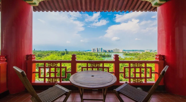 Трёхместный номер Standard с балконом и с видом на озеро The Grand Hotel Kaohsiung