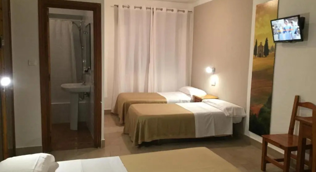 Hostal Puerto Beach, Prenota Ostello Motril Costa Tropical