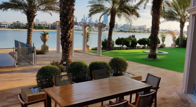 Palm's Largest Beachfront Estate, Забронировать Отель Отели Пальмы Джумейра с бассейном, Бассейн