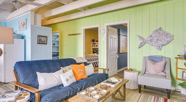Beachfront Cottage w/ Boardwalk in Freeport, Book Feriehus Villaer i San Luis Beach, Villa