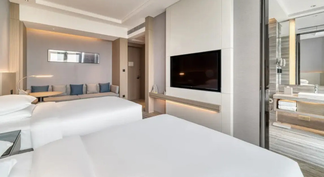 Четырёхместный номер Executive с видом на город Courtyard by Marriott Hangzhou Xihu