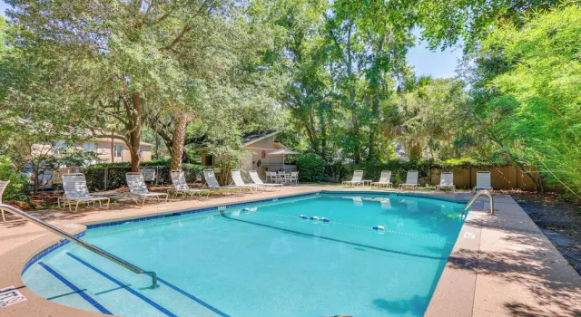 Апартаменты Pool Access, Walk to Beach: Hilton Head Haven!