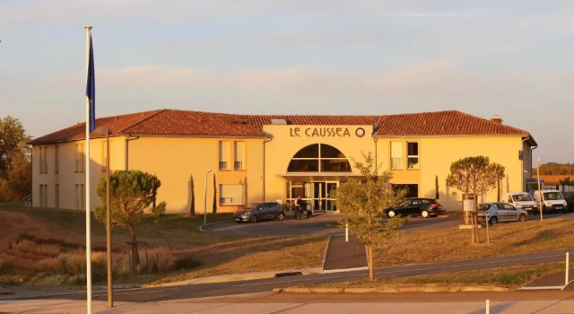 Inter-Hotel Le Caussea, Rezerwuj Hotel Castres Tarn
