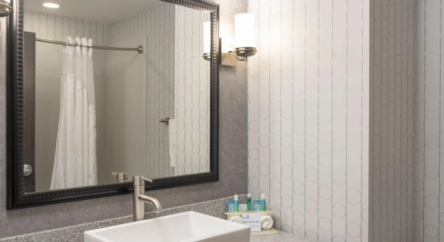 Четырёхместный номер Standard Holiday Inn Express & Suites Columbus - Polaris, an IHG Hotel
