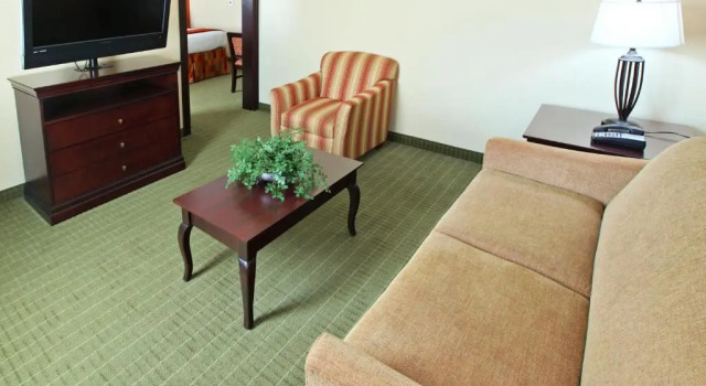 Люкс Holiday Inn Express and Suites Henderson by IHG