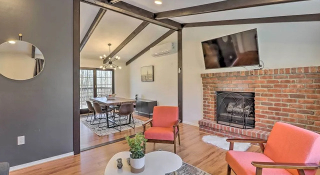 Sleek Albrightsville Home w/ Deck, Game Room, Buchen Sie Ferienhaus Albrightsville 