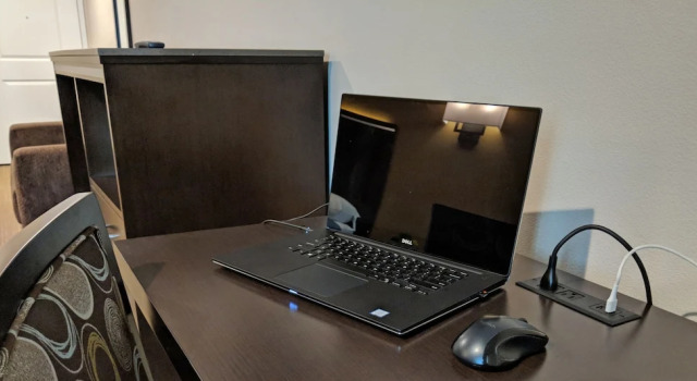 Двухместный номер Standard с балконом Epic Hotel
