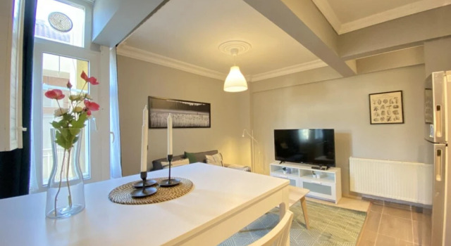 Lovely Flat With Central Location in Fatih, Забронировать Отель Зейтинбурну 