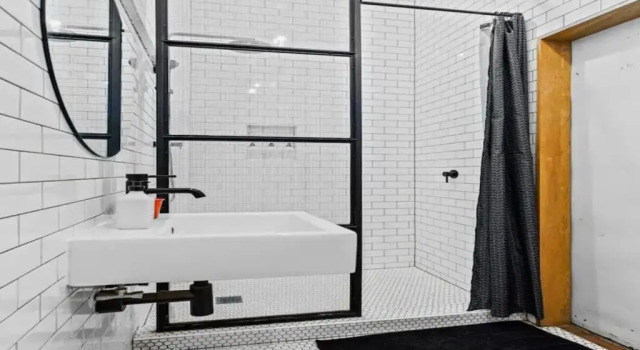 Апартаменты Unique Industrial-Style Apartment in Auckland