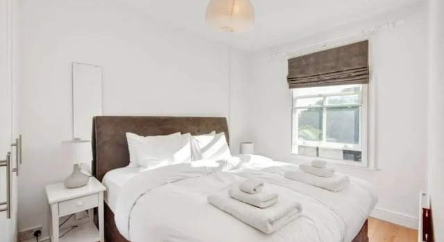 Elegant 2 Bed Apt in Kensington Olympia, Забронировать Отель Лондон Большой Лондон, рядом с Kensington Leisure Centre