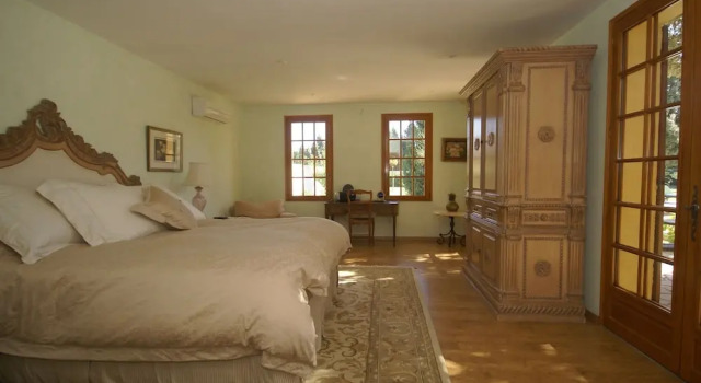 Stunning Villa in Sorgues With Swimming Pool, Забронировать Вилла Виллы Овернь-Рона-Альпы, Вилла
