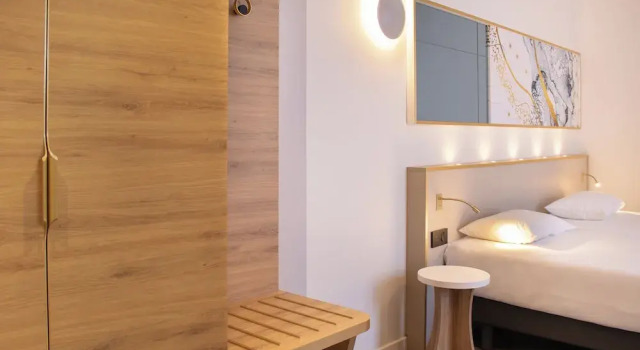 Четырёхместный семейный номер Standard Brit Hotel Cahors Centre - Le Valentre