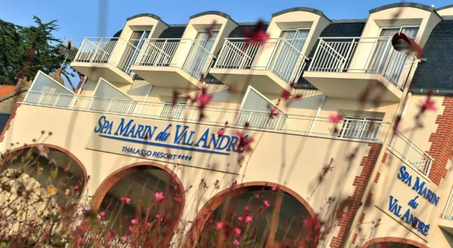 Люкс с видом на море Spa Marin Du Val Andre Thalasso Resort