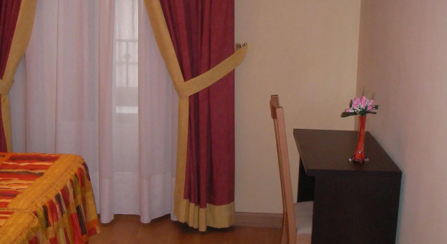 Hostal Las Cortes, Забронировать Отель Мадрид Провинция Мадрид, рядом с Театр Монументал