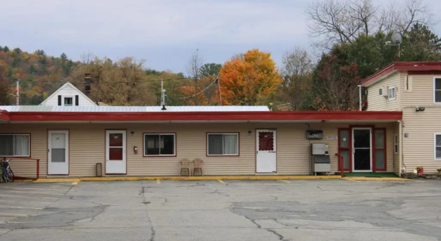 Четырёхместный номер Standard Claremont Motor Lodge