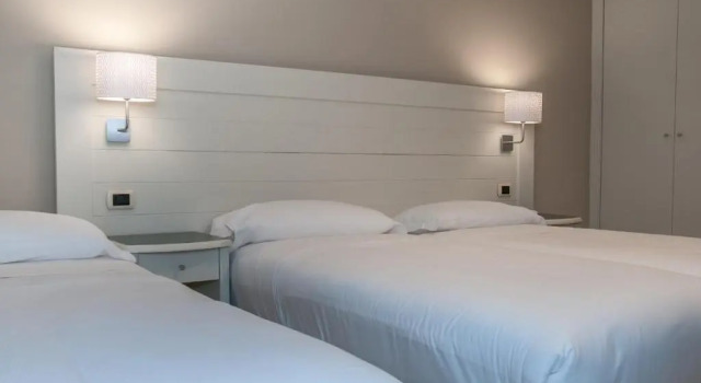 Трёхместный номер Standard Astoria Hotel