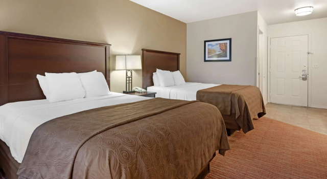 Четырёхместный номер Standard с видом на озеро Best Western Plus Concord Inn