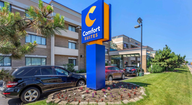 Comfort Suites Oakbrook Terrace near Oakbrook Center