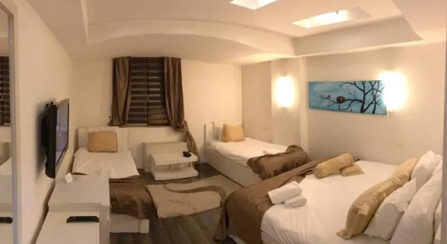 Четырёхместный номер Standard Theranda Hotel